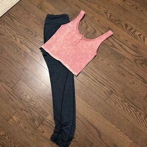 American Eagle leggings and rubbed tank
